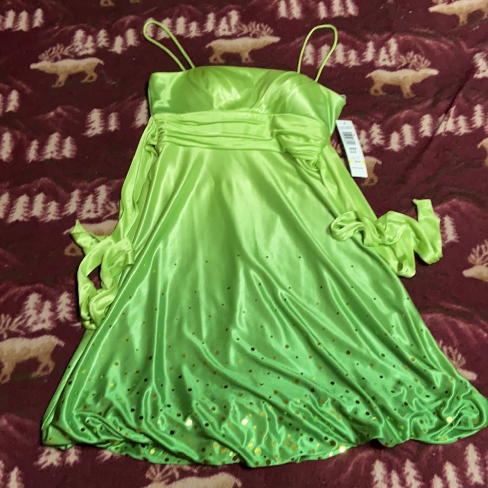Green formal dress. Size 3/4